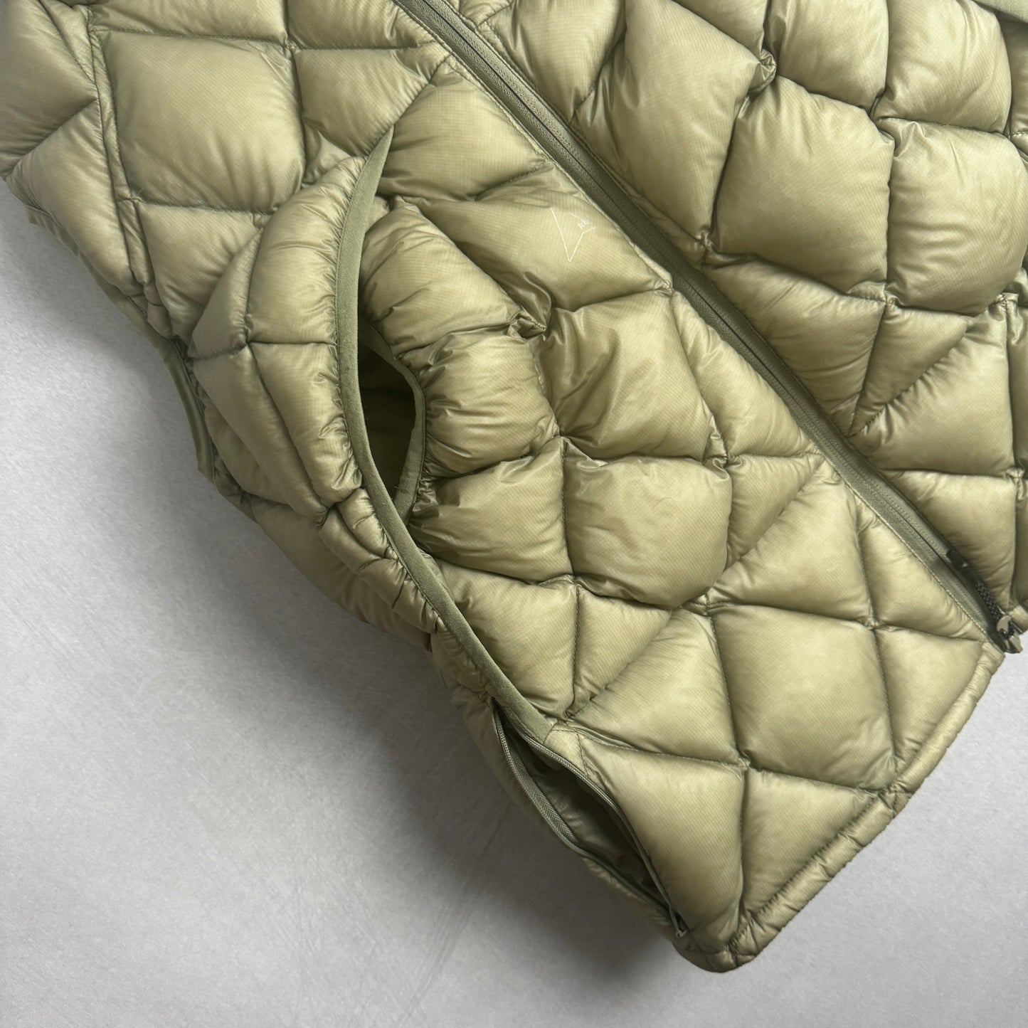 Quilted Hooded Down Vest (M)