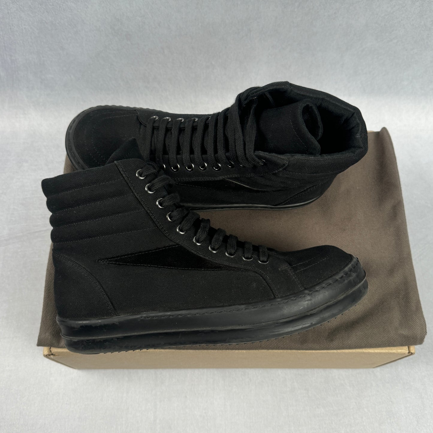 SS21 Vintage Canvas Sneakers