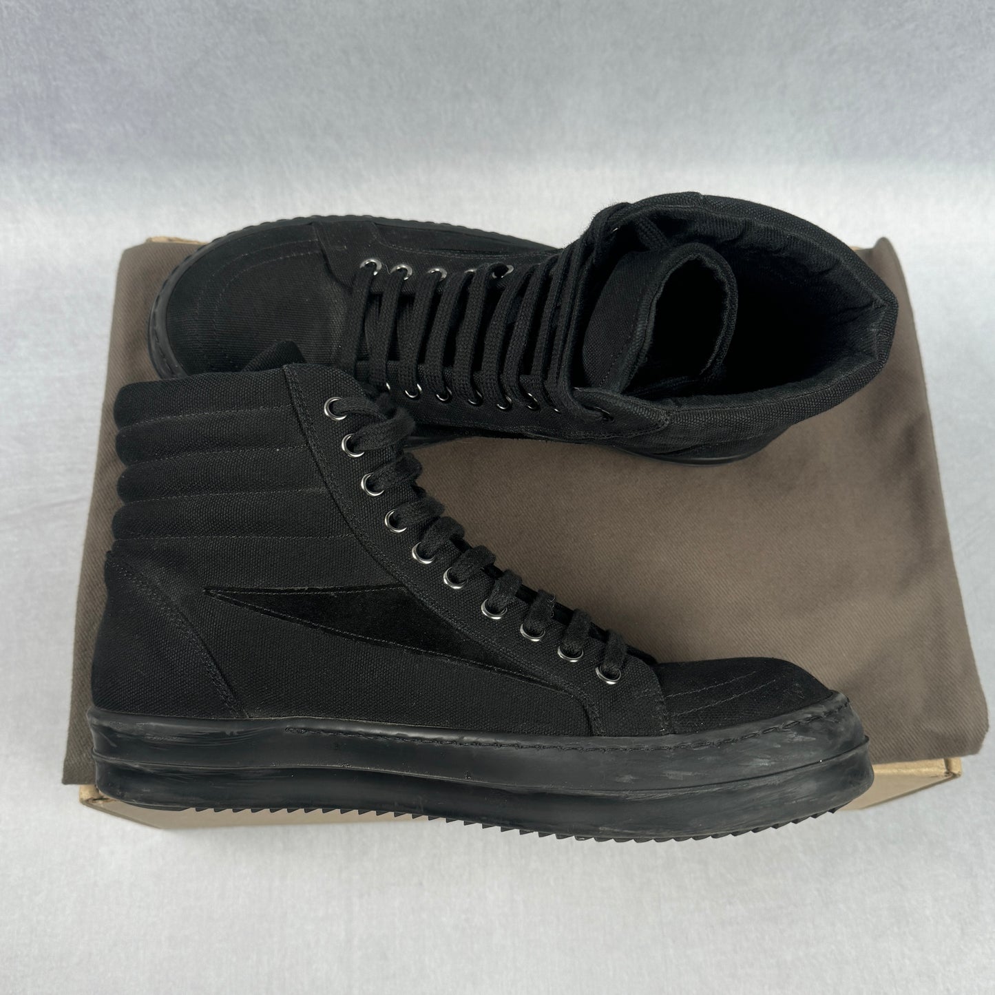 SS21 Vintage Canvas Sneakers