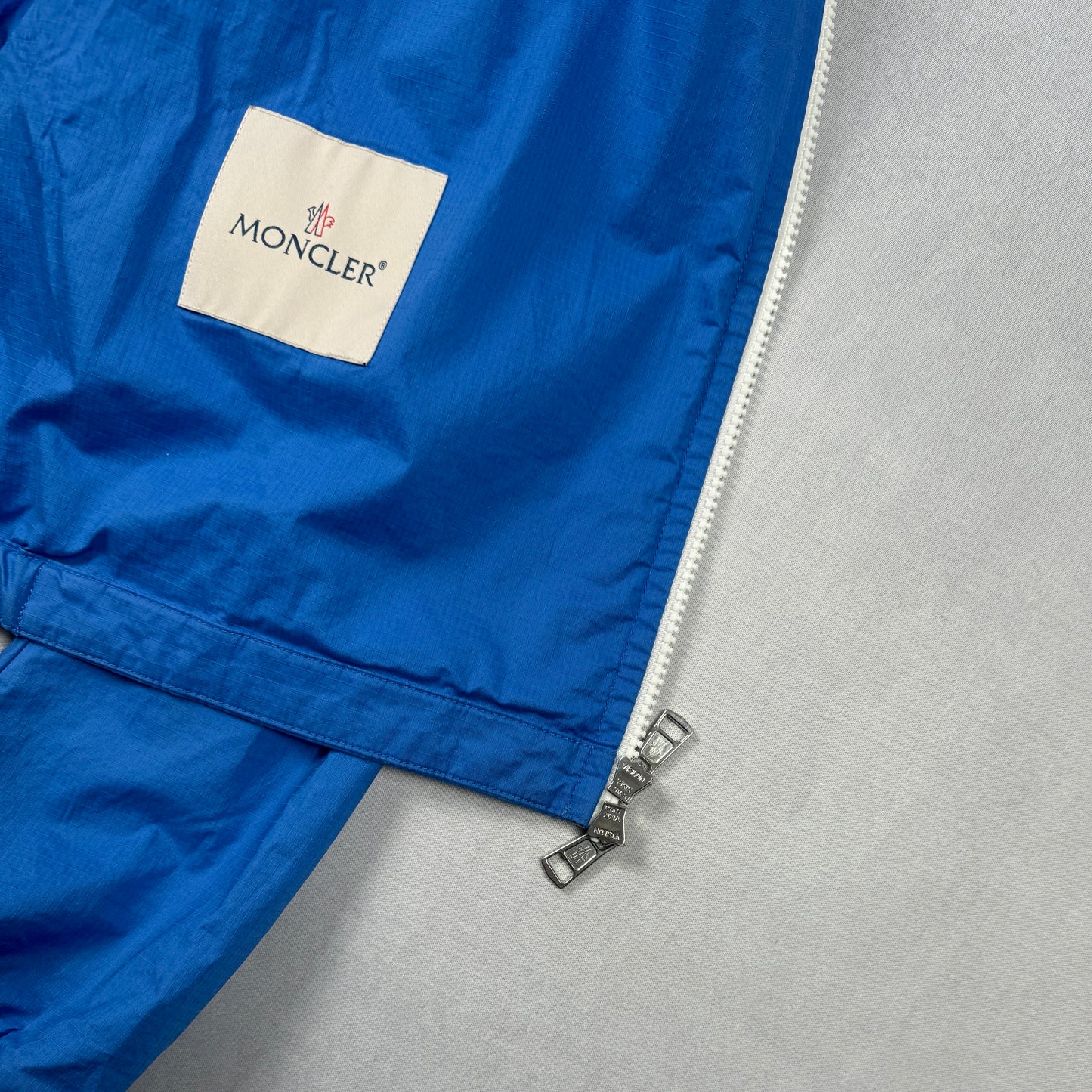 2020 “Brize” Giubbotto Windbreaker Jacket with Packable Hood (M)