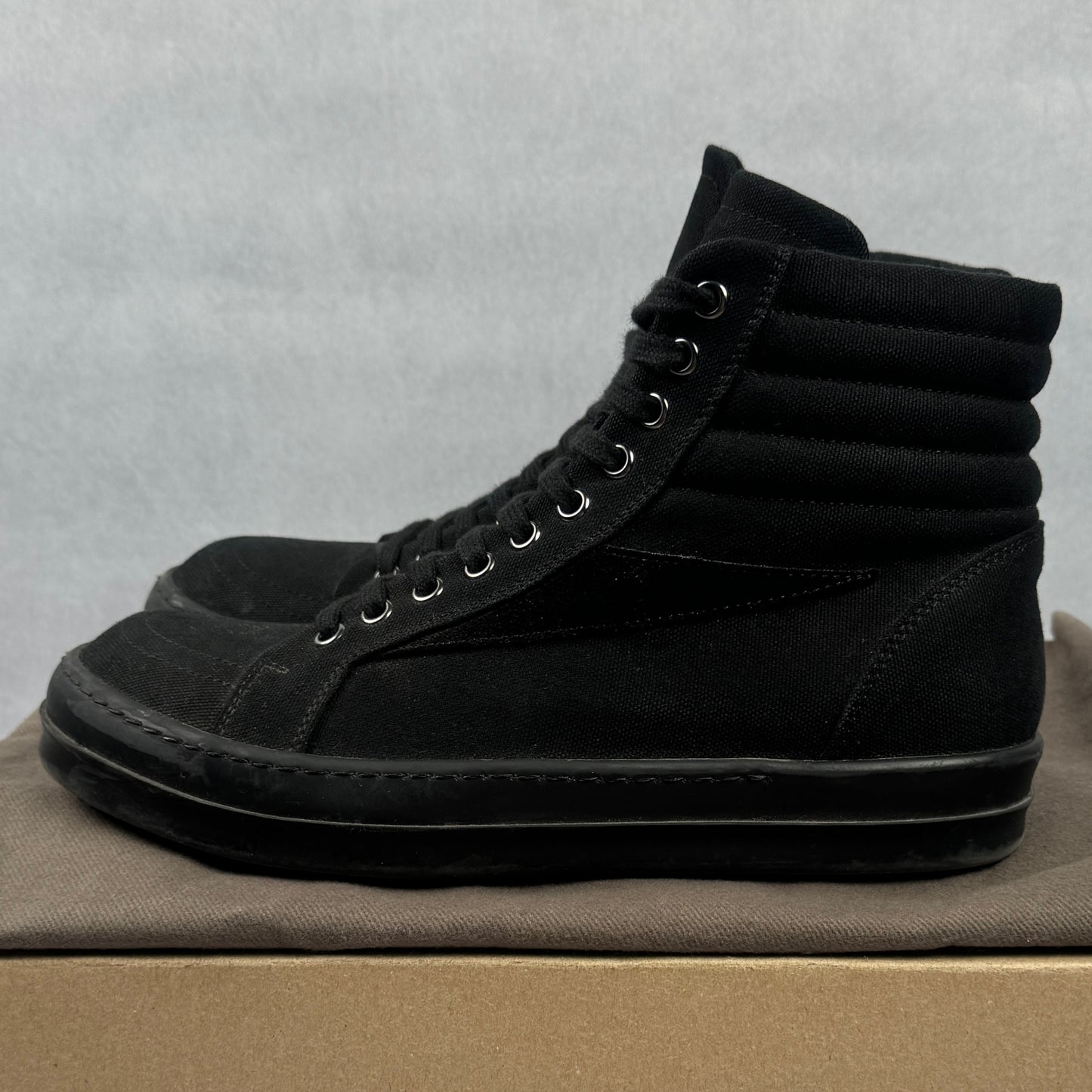 SS21 Vintage Canvas Sneakers