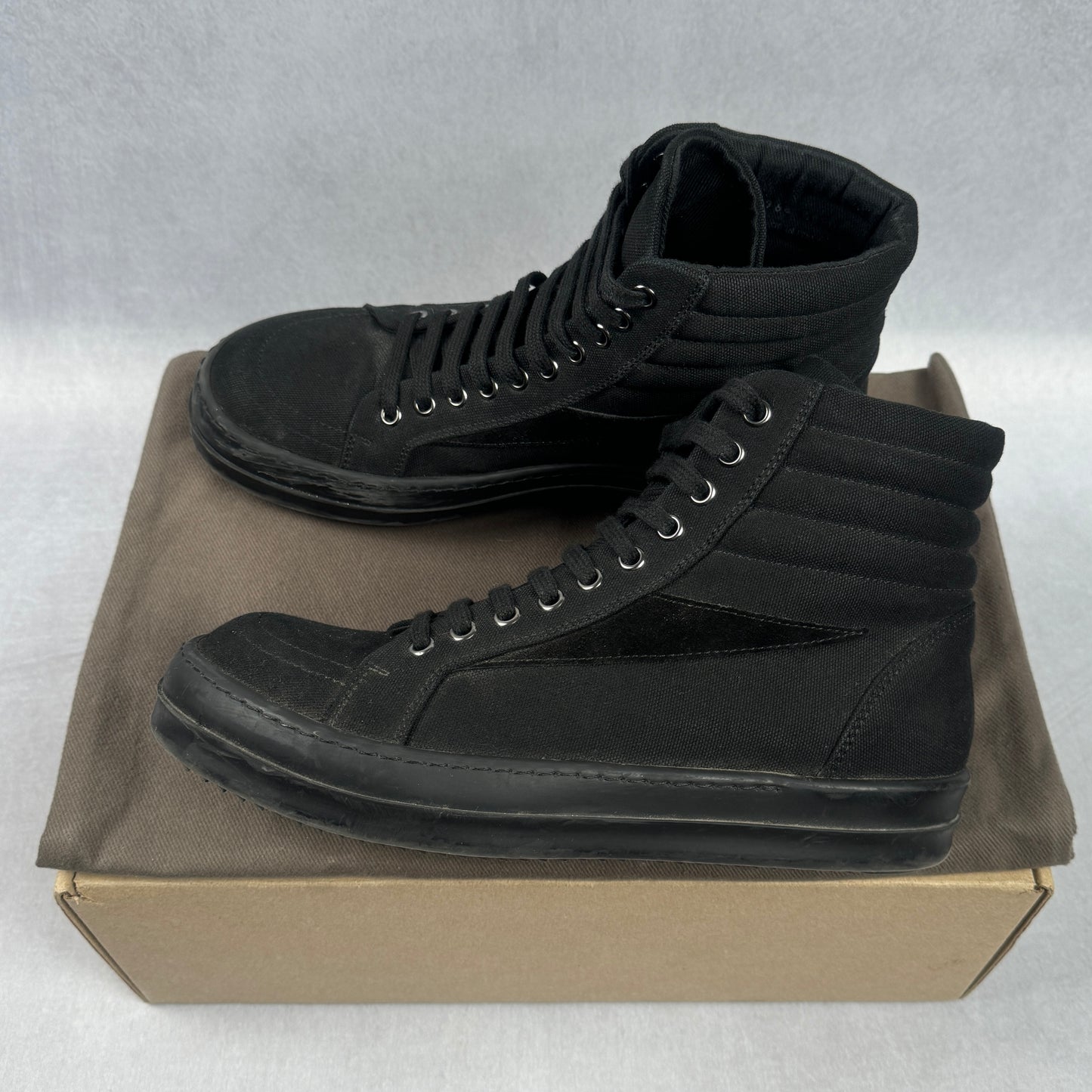 SS21 Vintage Canvas Sneakers